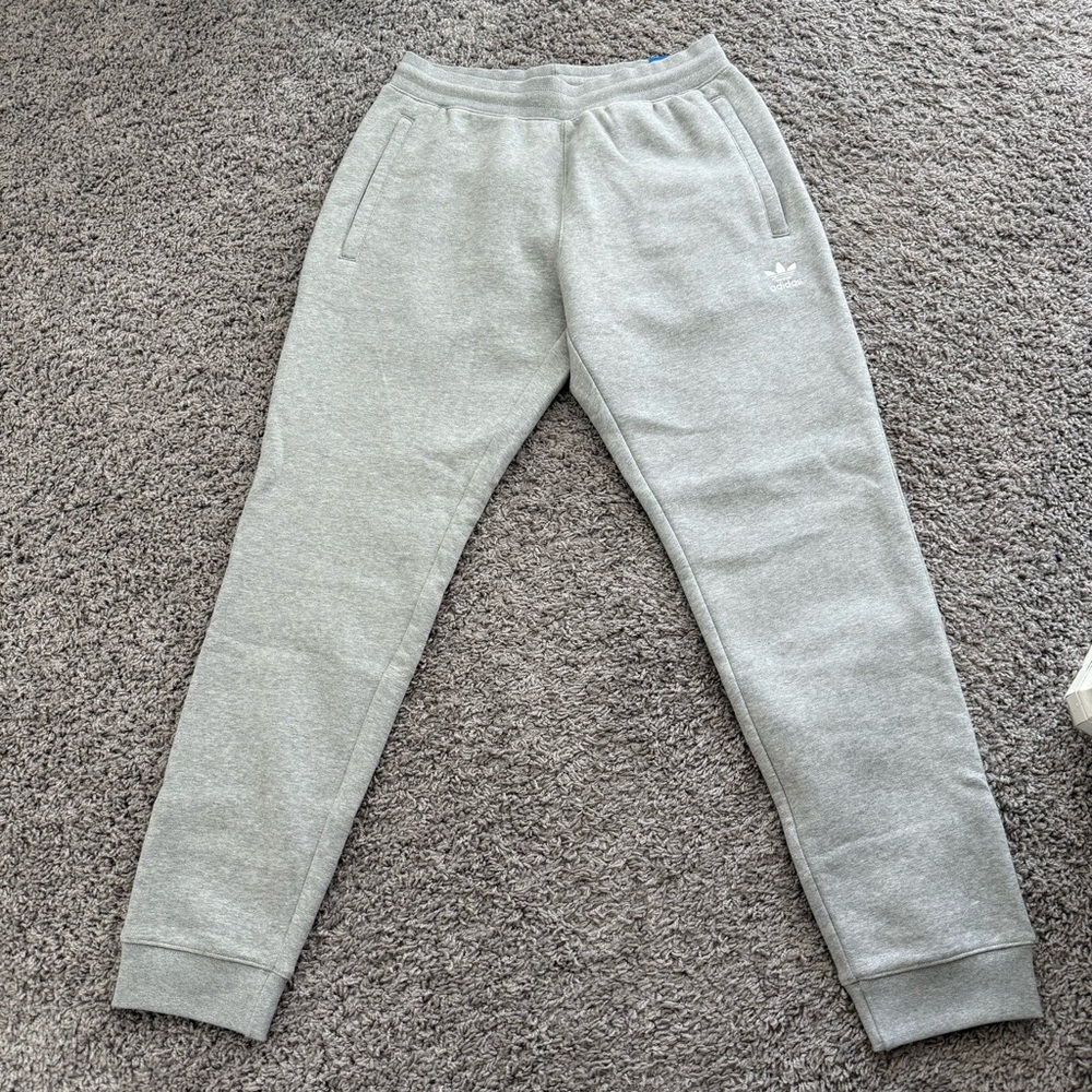NWT Adidas Men’s  Gray Loose Fit Sweatpants - size M